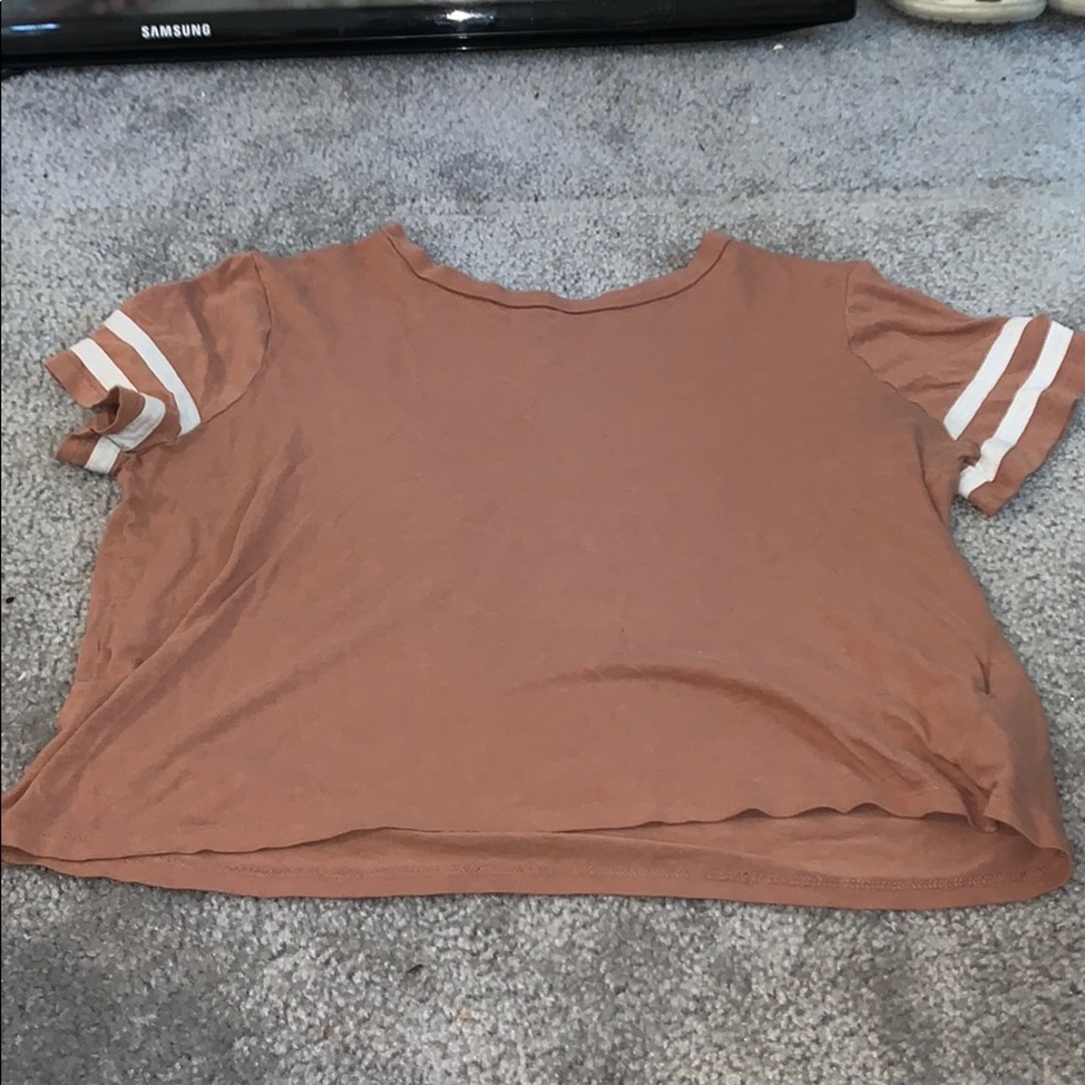 pink cropped t shirt